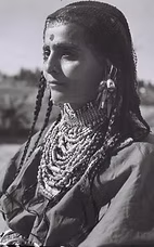 דימוי השראה מלבוש ותכשיטים תימניים