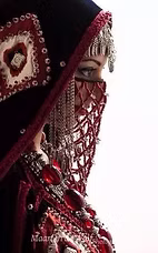 דימוי השראה מלבוש ותכשיטים תימניים
